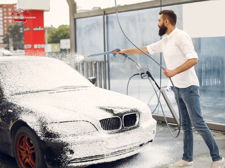 Comparing Traditional vs Online Mobile Car Wash Services