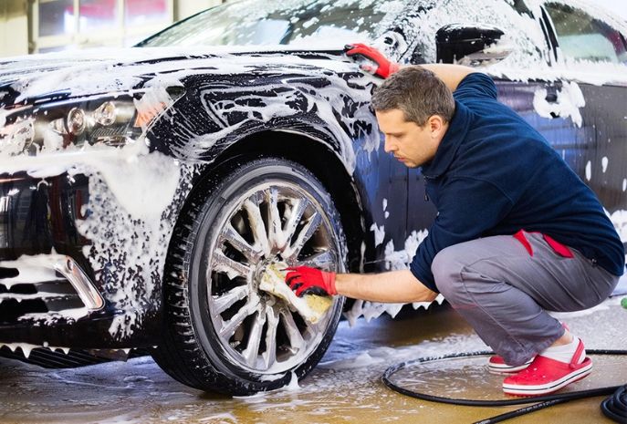 Top 5 Benefits of Door-to-Door Car Cleaning in the UAE